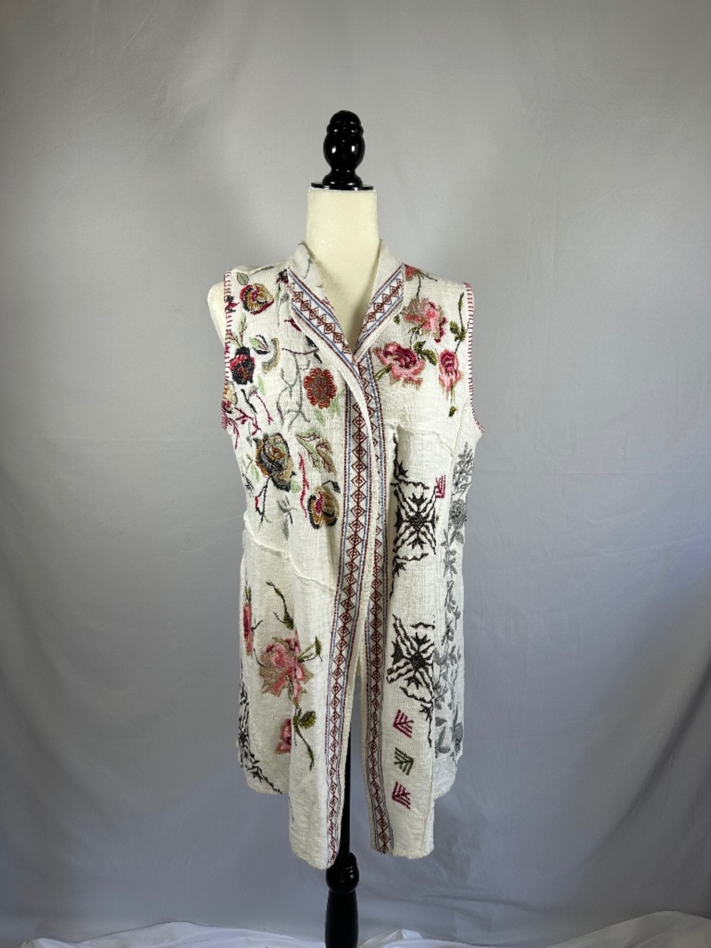 Women's John Mark Long Sweater Vest Embroidered Floral Design Size Small